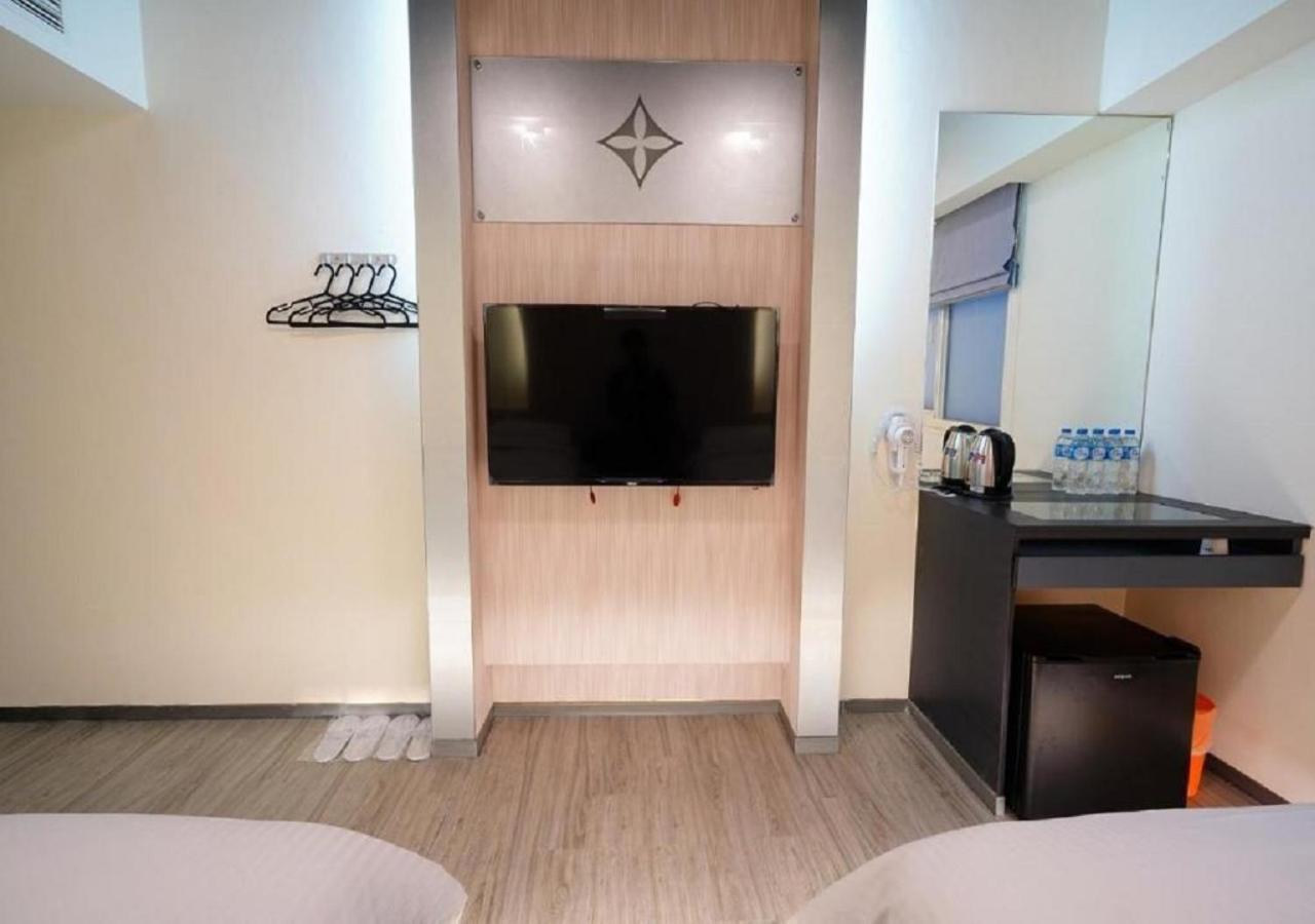 Walker Hotel - Sanchong Taipei Exterior photo