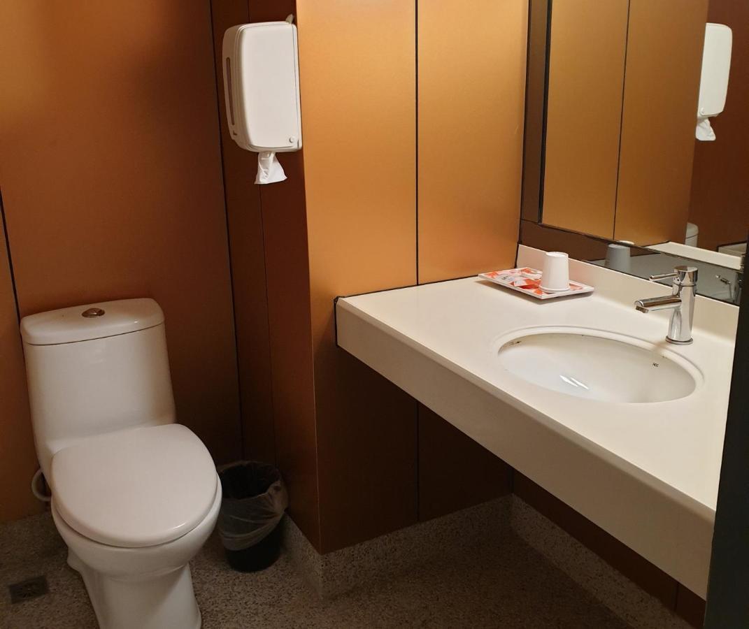 Walker Hotel - Sanchong Taipei Exterior photo
